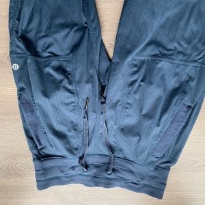 Selling new never worn lululemon dance studio joggers straight leg.